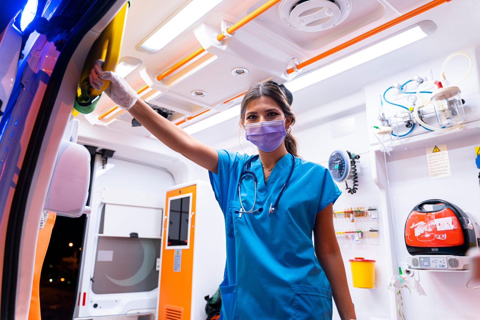 AMBULANCE Privée est une société leader dans le domaine du transport médical d’urgence au Maroc. Nous offrons une large gamme de services d’ambulance, 24h/24 et 7j/7, pour répondre à tous vos besoins. Notre équipe de professionnels expérimentés est dédiée à vous fournir un service de qualité supérieure, avec compassion et respect.